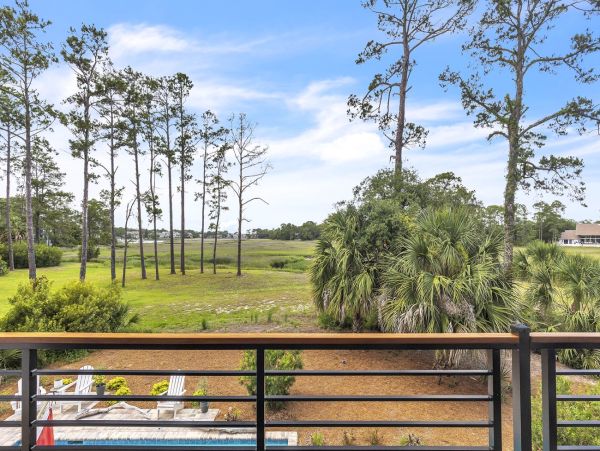 Luxury 5-Bedroom Coastal Retreat Near Beach - Perfect Vacation Getaway