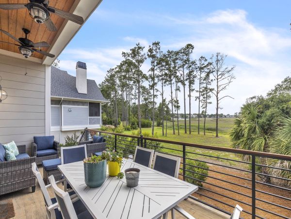 Luxury 5-Bedroom Coastal Retreat Near Beach - Perfect Vacation Getaway