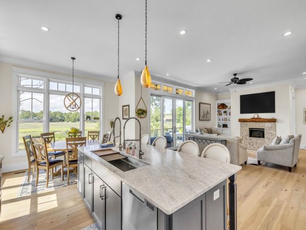 Luxury 5-Bedroom Coastal Retreat Near Beach - Perfect Vacation Getaway