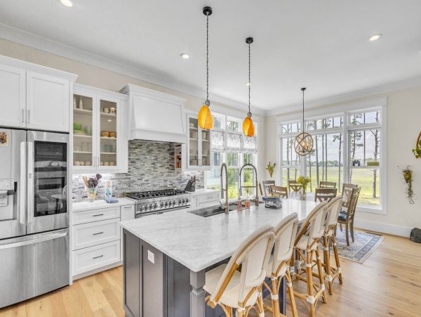 Luxury 5-Bedroom Coastal Retreat Near Beach - Perfect Vacation Getaway