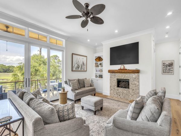 Luxury 5-Bedroom Coastal Retreat Near Beach - Perfect Vacation Getaway