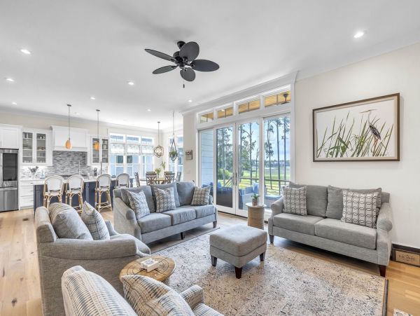 Luxury 5-Bedroom Coastal Retreat Near Beach - Perfect Vacation Getaway