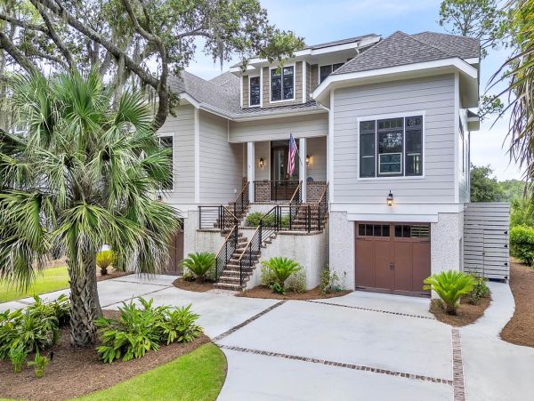 Luxury 5-Bedroom Coastal Retreat Near Beach - Perfect Vacation Getaway