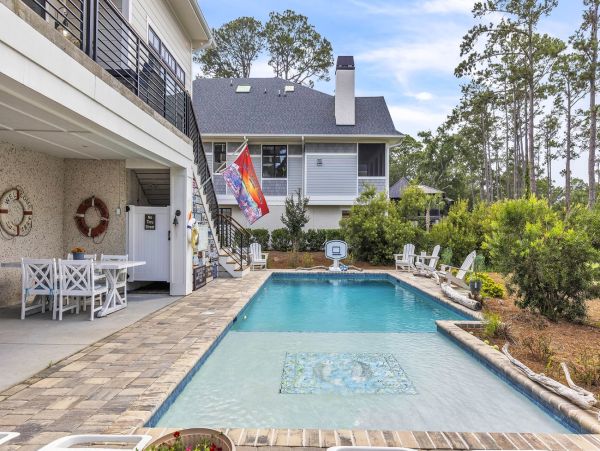 Luxury 5-Bedroom Coastal Retreat Near Beach - Perfect Vacation Getaway