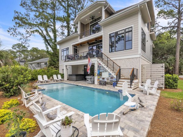 Luxury 5-Bedroom Coastal Retreat Near Beach - Perfect Vacation Getaway