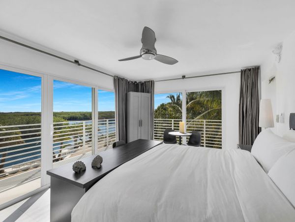 Luxurious Tropical Retreat in Key Largo - Private Waterfront Home