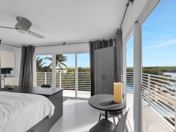 Luxurious Tropical Retreat in Key Largo - Private Waterfront Home