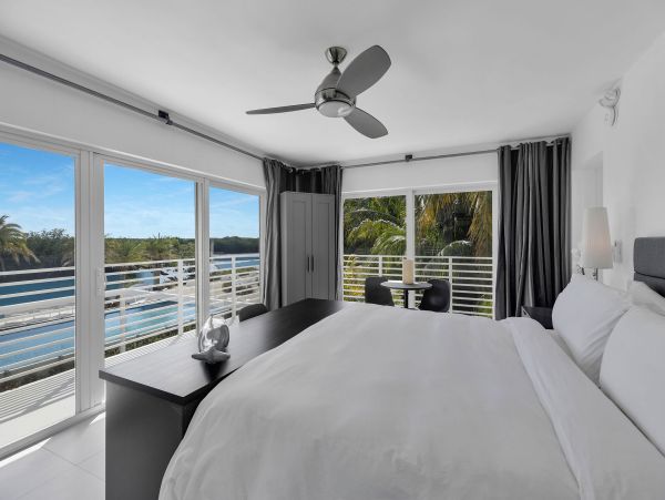 Luxurious Tropical Retreat in Key Largo - Private Waterfront Home
