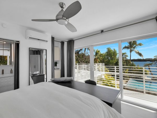 Luxurious Tropical Retreat in Key Largo - Private Waterfront Home
