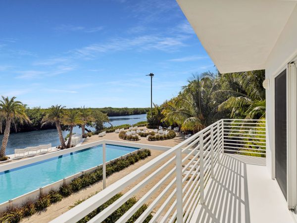 Luxurious Tropical Retreat in Key Largo - Private Waterfront Home