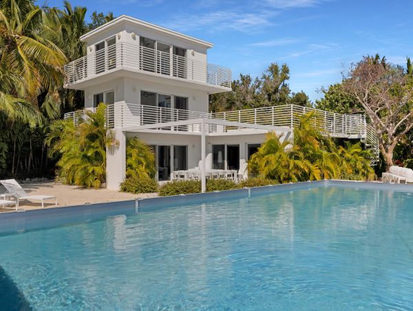 Luxurious Tropical Retreat in Key Largo - Private Waterfront Home