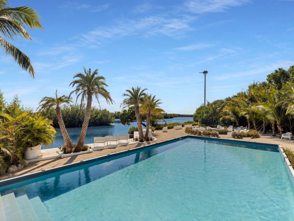 Luxurious Tropical Retreat in Key Largo - Private Waterfront Home