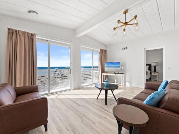 Fort Walton Beach Vacation Rental - Gulf Front Condo with Balcony & Beach Service