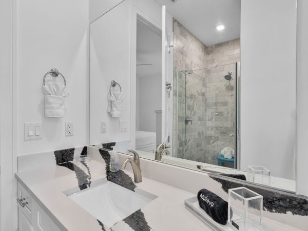 Luxury 5-Bedroom Vacation Rental in Marathon, FL - Private Pool & Dock