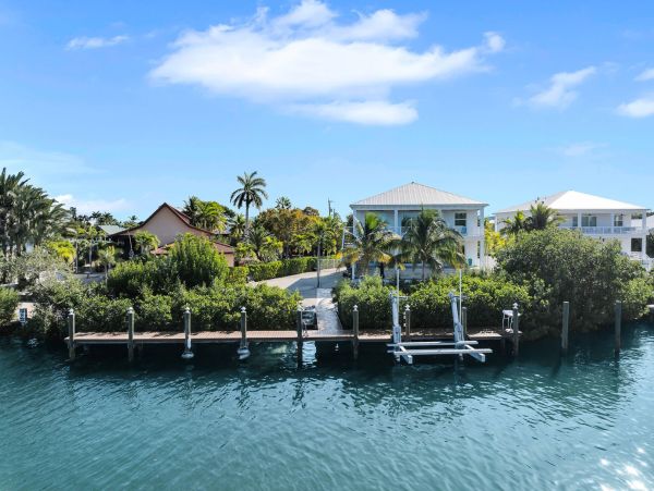 Luxury 5-Bedroom Vacation Rental in Marathon, FL - Private Pool & Dock
