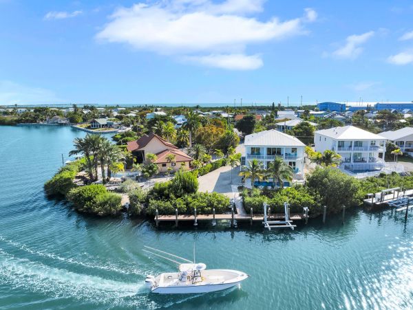 Luxury 5-Bedroom Vacation Rental in Marathon, FL - Private Pool & Dock