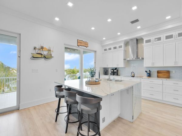 Luxury 5-Bedroom Vacation Rental in Marathon, FL - Private Pool & Dock