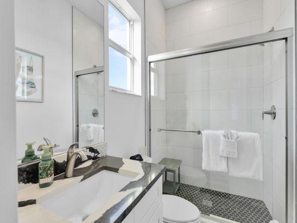 Luxury 5-Bedroom Vacation Rental in Marathon, FL - Private Pool & Dock