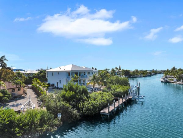 Luxury 5-Bedroom Vacation Rental in Marathon, FL - Private Pool & Dock