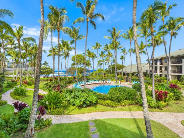 Luxury Bay Condo Oceanfront & Great Amenities