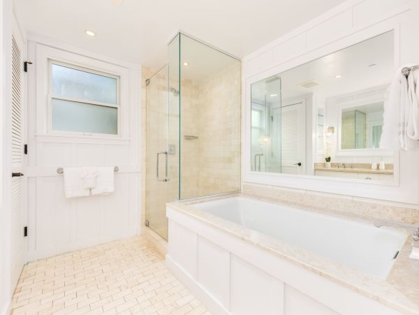 Luxury Bay Condo Oceanfront & Great Amenities