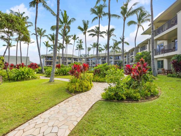 Luxury Bay Condo Oceanfront & Great Amenities