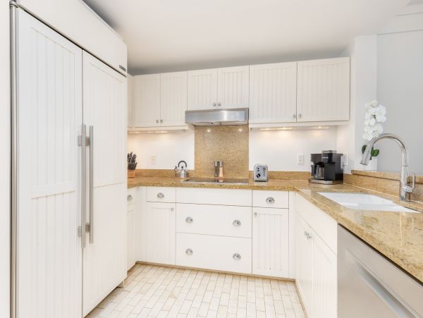 Luxury Bay Condo Oceanfront & Great Amenities