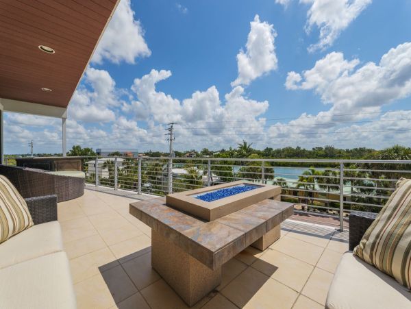 Luxurious Casey Key Vacation Rental - Beachfront Home 6-Bedroom
