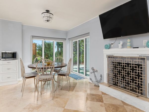 Luxurious Casey Key Vacation Rental - Beachfront Home 6-Bedroom
