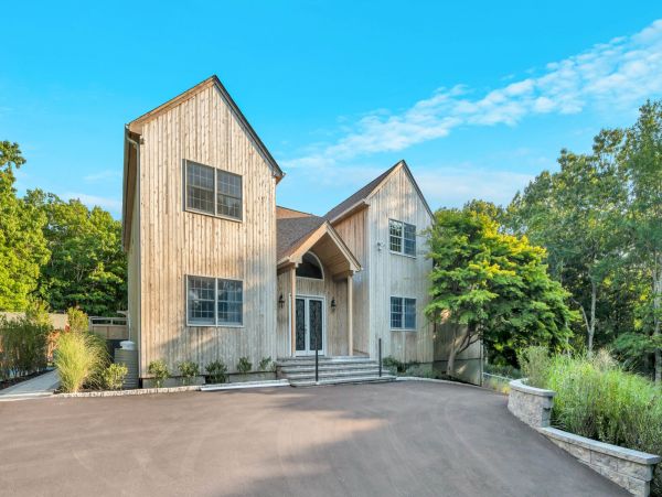 Sag Harbor Luxury Vacation Rental - Hamptons Retreat with Pool & Courts