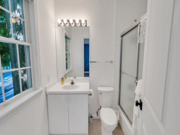 Sag Harbor Luxury Vacation Rental - Hamptons Retreat with Pool & Courts