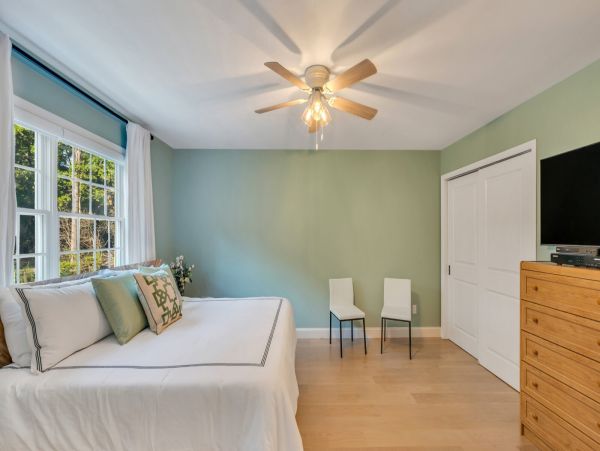 Sag Harbor Luxury Vacation Rental - Hamptons Retreat with Pool & Courts