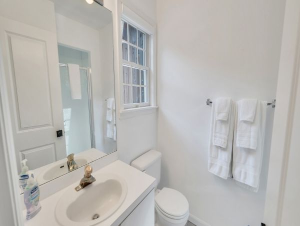 Sag Harbor Luxury Vacation Rental - Hamptons Retreat with Pool & Courts