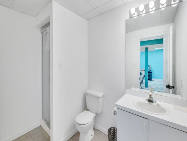 Sag Harbor Luxury Vacation Rental - Hamptons Retreat with Pool & Courts