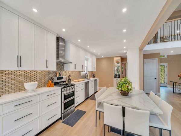 Sag Harbor Luxury Vacation Rental - Hamptons Retreat with Pool & Courts