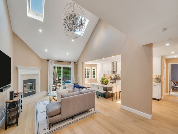 Sag Harbor Luxury Vacation Rental - Hamptons Retreat with Pool & Courts