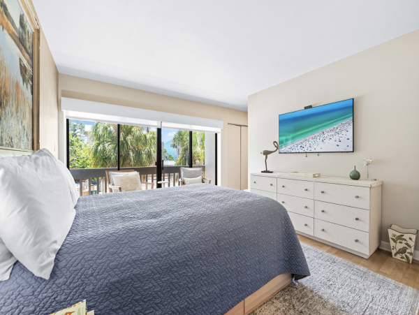 Siesta Key Beach Vacation Condo On Beach Three Bedrooms Walk to Village