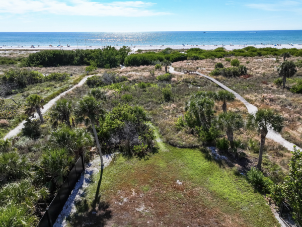 Siesta Key Beach Vacation Condo On Beach Three Bedrooms Walk to Village