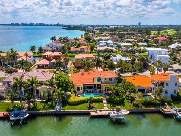 Luxury Waterfront Property in Longboat Key - Your Dream Home Awaits