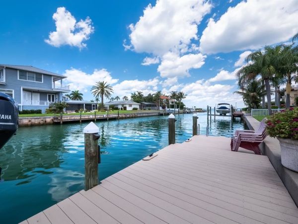 Luxury Waterfront Property in Longboat Key - Your Dream Home Awaits