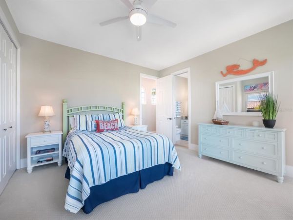 Luxury Waterfront Property in Longboat Key - Your Dream Home Awaits