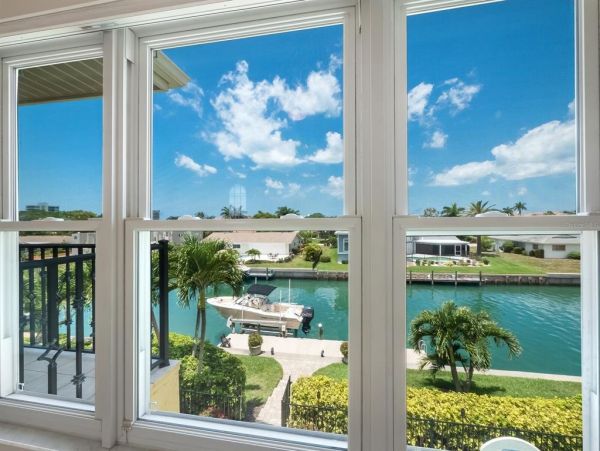Luxury Waterfront Property in Longboat Key - Your Dream Home Awaits