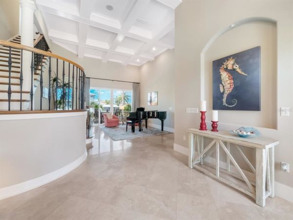 Luxury Waterfront Property in Longboat Key - Your Dream Home Awaits