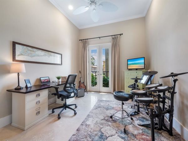 Luxury Waterfront Property in Longboat Key - Your Dream Home Awaits