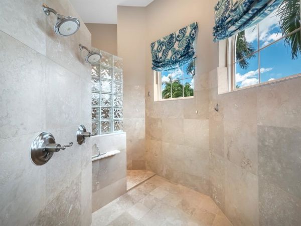 Luxury Waterfront Property in Longboat Key - Your Dream Home Awaits