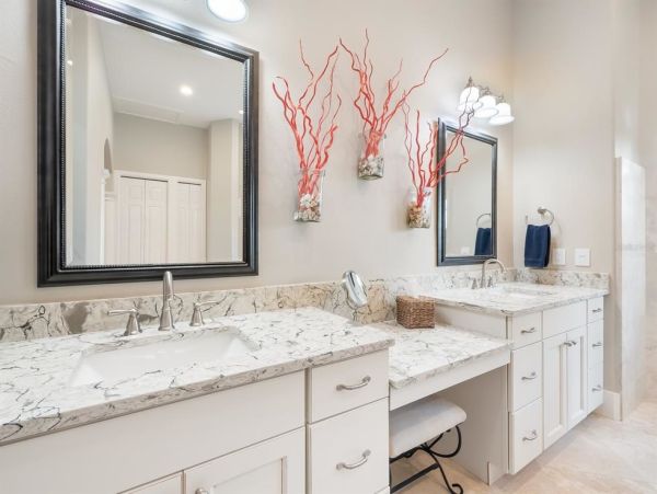 Luxury Waterfront Property in Longboat Key - Your Dream Home Awaits