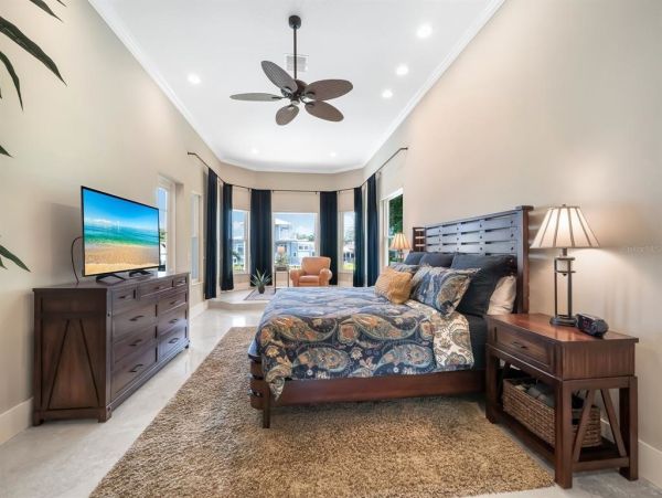 Luxury Waterfront Property in Longboat Key - Your Dream Home Awaits