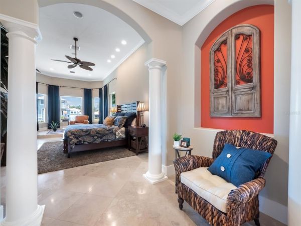 Luxury Waterfront Property in Longboat Key - Your Dream Home Awaits