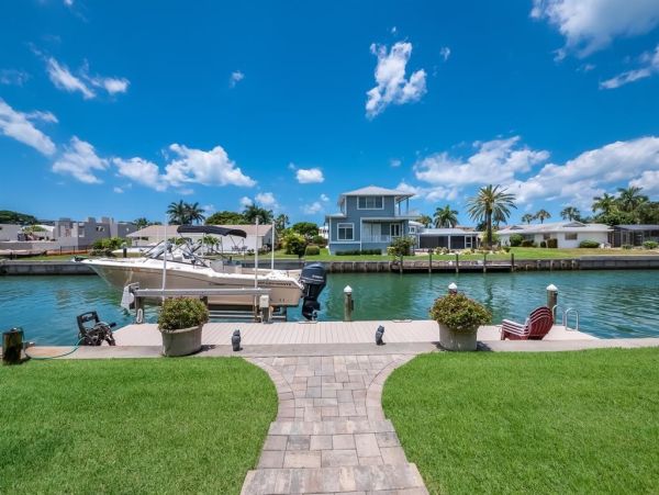 Luxury Waterfront Property in Longboat Key - Your Dream Home Awaits