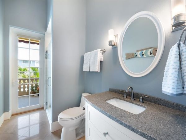 Luxury Waterfront Property in Longboat Key - Your Dream Home Awaits